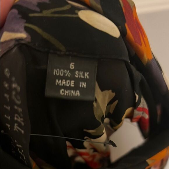 Sz 6 Ellen Tracy Black and Red Sleeveless Notched Collar Blouse 18.5” P2P - Picture 3 of 11